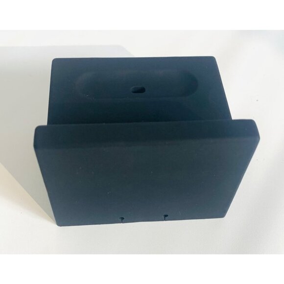 REAL SIMPLE Silicone 2 in 1 Charging Station Black (iPhone/headphones) - Picture 4 of 10